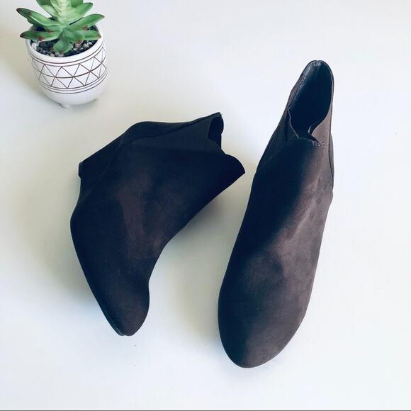 New Directions 'Tarby' Women's 7.5 Brown Faux Suede Wedge Bootie - Picture 9 of 9